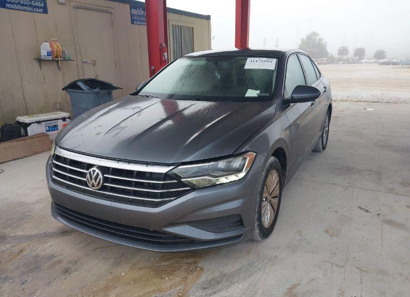 Photo 2 of 2019 Volkswagen Jetta 1.4T R-LINE/1.4T S/1.4T SE (VIN 3VWC57BU7KM123511)