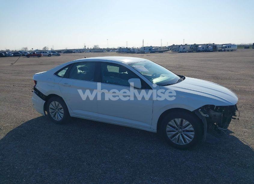 Photo 14 of 2019 Volkswagen Jetta 1.4T R-LINE/1.4T S/1.4T SE (VIN 3VWC57BU7KM143273)