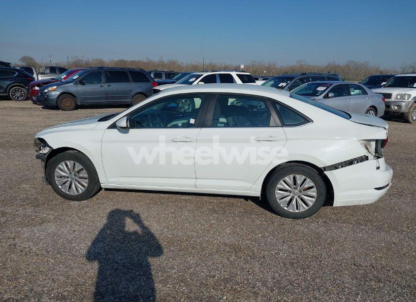 Photo 15 of 2019 Volkswagen Jetta 1.4T R-LINE/1.4T S/1.4T SE (VIN 3VWC57BU7KM143273)