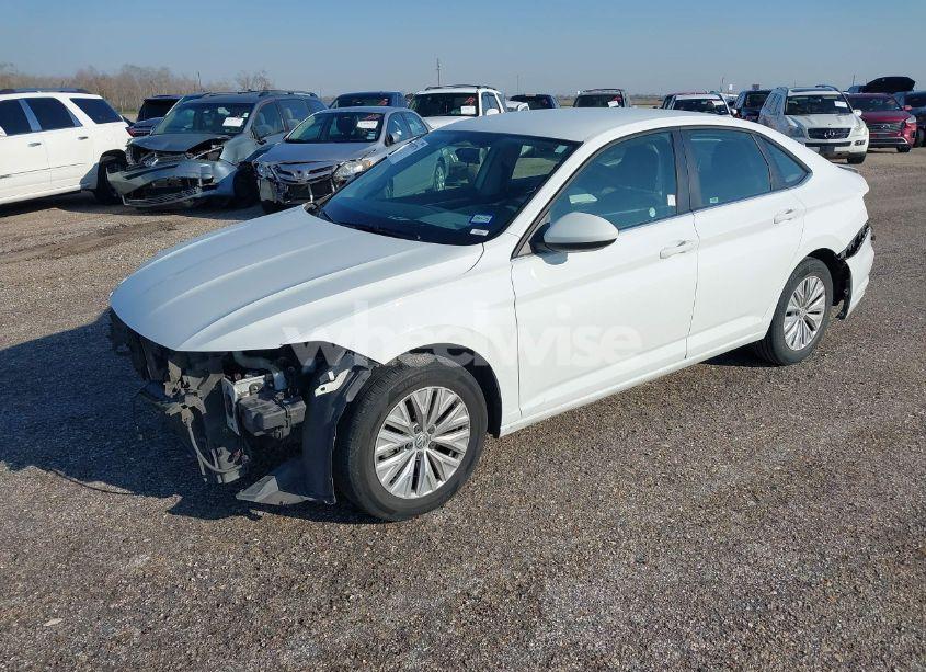 Photo 2 of 2019 Volkswagen Jetta 1.4T R-LINE/1.4T S/1.4T SE (VIN 3VWC57BU7KM143273)