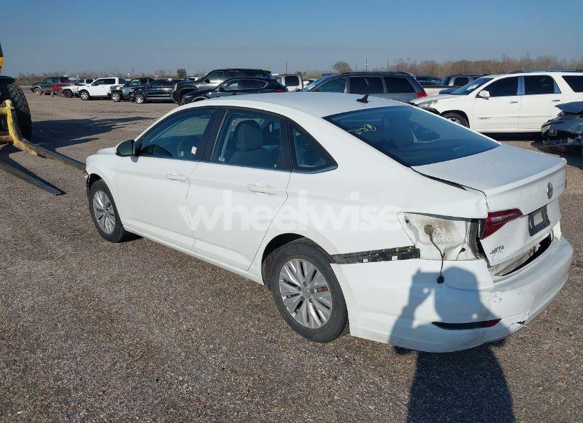 Photo 3 of 2019 Volkswagen Jetta 1.4T R-LINE/1.4T S/1.4T SE (VIN 3VWC57BU7KM143273)