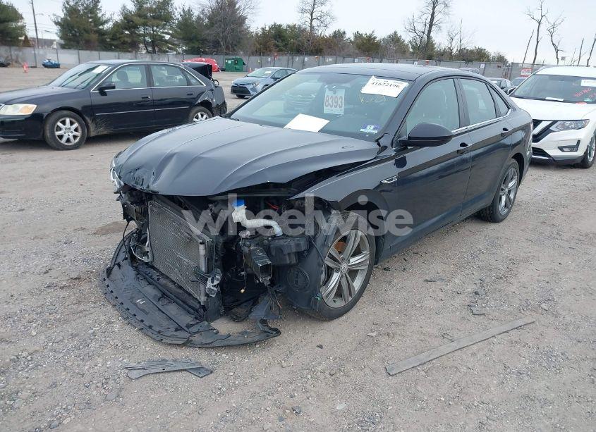 Photo 2 of 2019 Volkswagen Jetta 1.4T R-LINE/1.4T S/1.4T SE (VIN 3VWC57BU7KM148652)