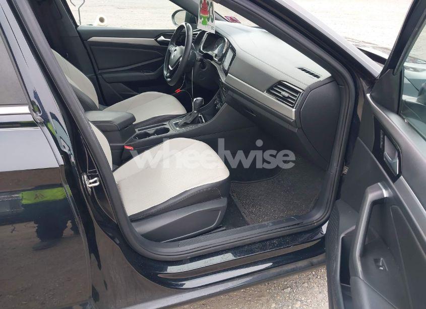 Photo 5 of 2019 Volkswagen Jetta 1.4T R-LINE/1.4T S/1.4T SE (VIN 3VWC57BU7KM148652)