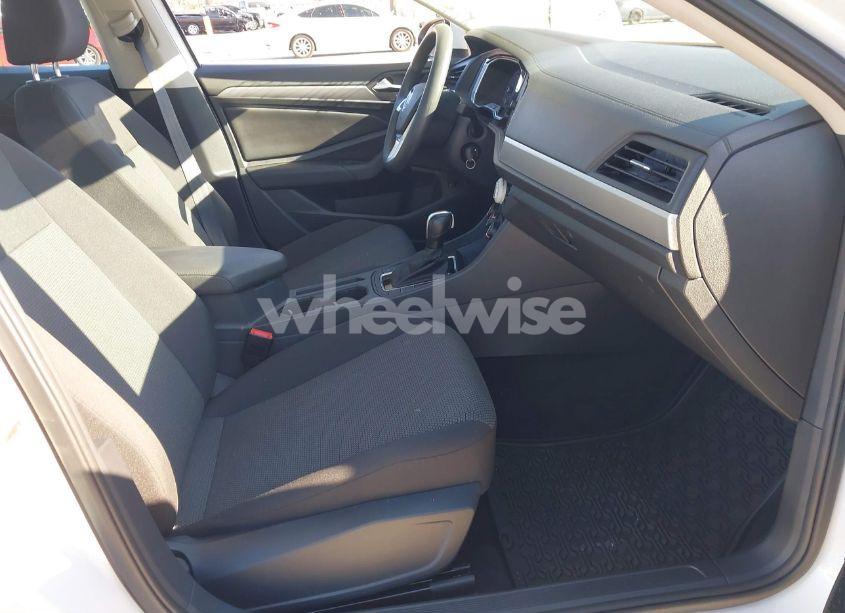 Photo 5 of 2019 Volkswagen Jetta 1.4T R-LINE/1.4T S/1.4T SE (VIN 3VWC57BU7KM172109)