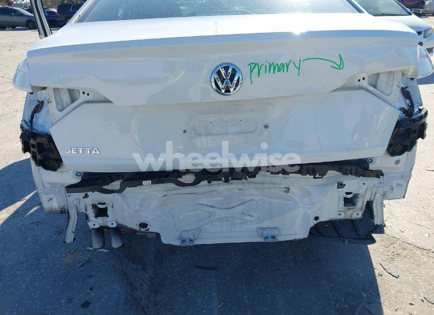 Photo 6 of 2019 Volkswagen Jetta 1.4T R-LINE/1.4T S/1.4T SE (VIN 3VWC57BU7KM172109)