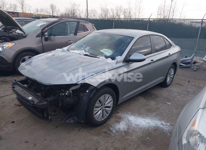 Photo 2 of 2019 Volkswagen Jetta 1.4T R-LINE/1.4T S/1.4T SE (VIN 3VWC57BU7KM184678)