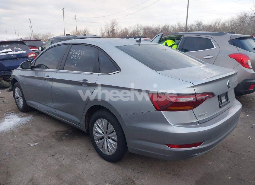 Photo 3 of 2019 Volkswagen Jetta 1.4T R-LINE/1.4T S/1.4T SE (VIN 3VWC57BU7KM184678)