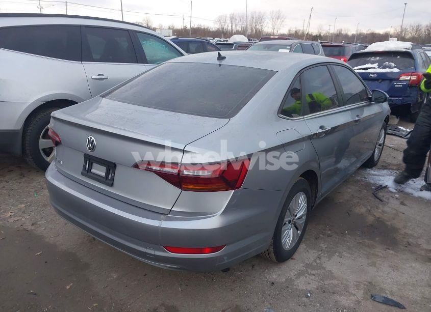 Photo 4 of 2019 Volkswagen Jetta 1.4T R-LINE/1.4T S/1.4T SE (VIN 3VWC57BU7KM184678)