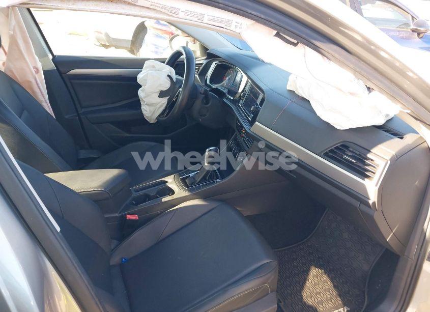 Photo 5 of 2019 Volkswagen Jetta 1.4T R-LINE/1.4T S/1.4T SE (VIN 3VWC57BU7KM191923)