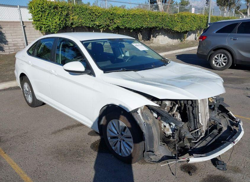 2019 Volkswagen Jetta 1.4T R-LINE/1.4T S/1.4T SE (VIN 3VWC57BU7KM218411) main photo