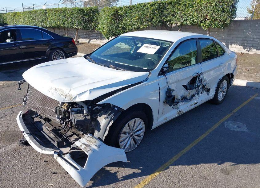 Photo 2 of 2019 Volkswagen Jetta 1.4T R-LINE/1.4T S/1.4T SE (VIN 3VWC57BU7KM218411)