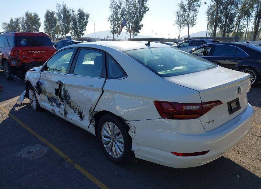 Photo 3 of 2019 Volkswagen Jetta 1.4T R-LINE/1.4T S/1.4T SE (VIN 3VWC57BU7KM218411)