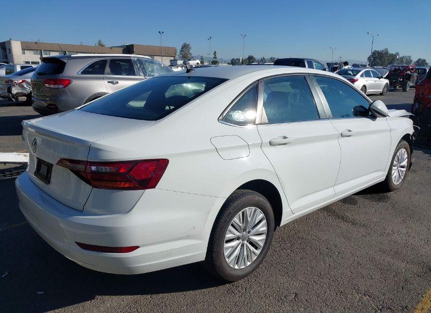Photo 4 of 2019 Volkswagen Jetta 1.4T R-LINE/1.4T S/1.4T SE (VIN 3VWC57BU7KM218411)