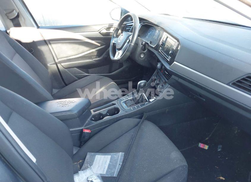 Photo 5 of 2019 Volkswagen Jetta 1.4T R-LINE/1.4T S/1.4T SE (VIN 3VWC57BU7KM231918)