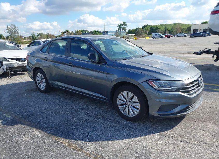 2019 Volkswagen Jetta 1.4T R-LINE/1.4T S/1.4T SE (VIN 3VWC57BU7KM233510) main photo