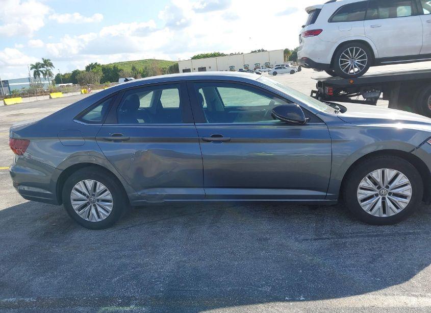 Photo 13 of 2019 Volkswagen Jetta 1.4T R-LINE/1.4T S/1.4T SE (VIN 3VWC57BU7KM233510)