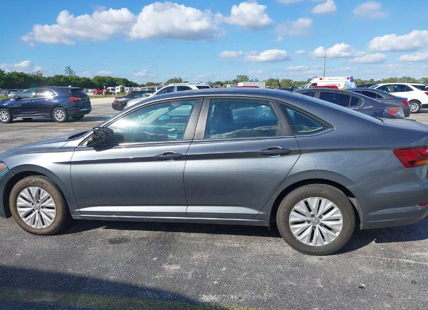 Photo 14 of 2019 Volkswagen Jetta 1.4T R-LINE/1.4T S/1.4T SE (VIN 3VWC57BU7KM233510)