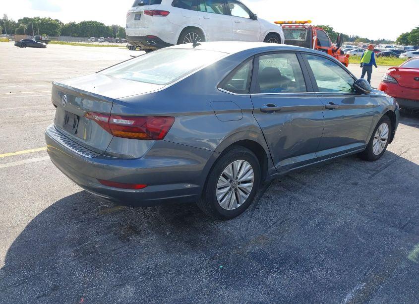 Photo 4 of 2019 Volkswagen Jetta 1.4T R-LINE/1.4T S/1.4T SE (VIN 3VWC57BU7KM233510)