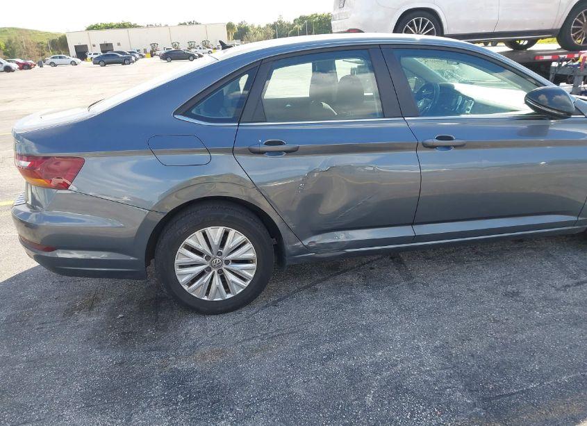 Photo 6 of 2019 Volkswagen Jetta 1.4T R-LINE/1.4T S/1.4T SE (VIN 3VWC57BU7KM233510)