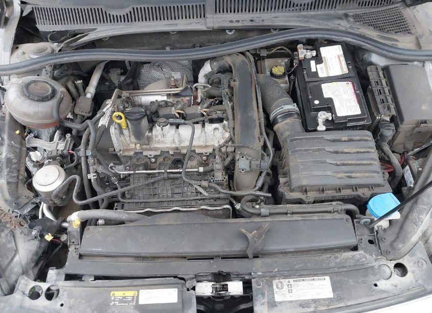 Photo 10 of 2019 Volkswagen Jetta 1.4T R-LINE/1.4T S/1.4T SE (VIN 3VWC57BU7KM250579)