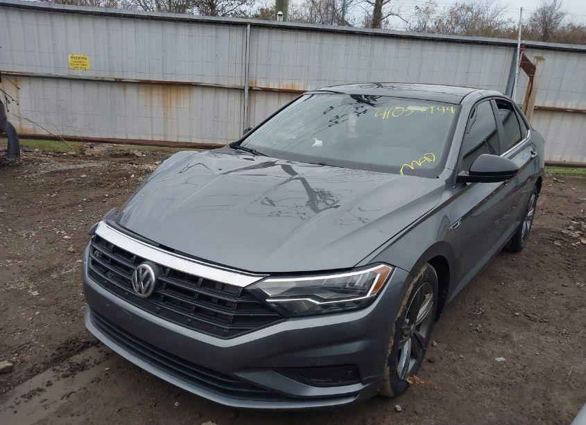 Photo 2 of 2019 Volkswagen Jetta 1.4T R-LINE/1.4T S/1.4T SE (VIN 3VWC57BU7KM250579)