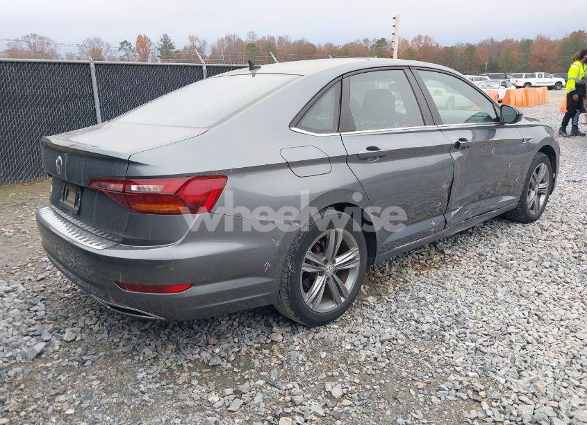 Photo 4 of 2019 Volkswagen Jetta 1.4T R-LINE/1.4T S/1.4T SE (VIN 3VWC57BU7KM254812)