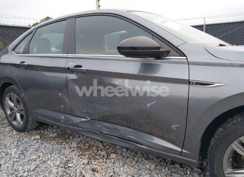 Photo 6 of 2019 Volkswagen Jetta 1.4T R-LINE/1.4T S/1.4T SE (VIN 3VWC57BU7KM254812)