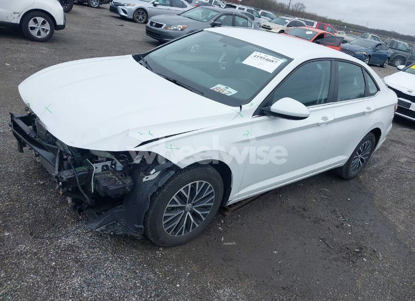 Photo 2 of 2021 Volkswagen Jetta 1.4T R-LINE/1.4T S/1.4T SE (VIN 3VWC57BU7MM098161)