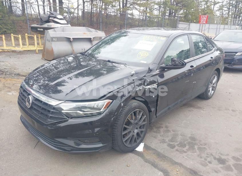 Photo 2 of 2019 Volkswagen Jetta 1.4T R-LINE/1.4T S/1.4T SE (VIN 3VWC57BU8KM035664)