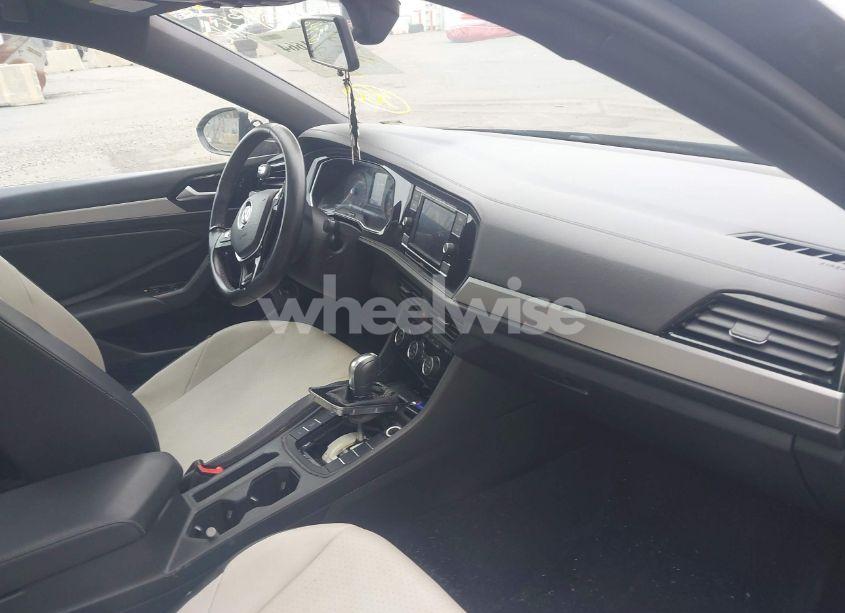 Photo 5 of 2019 Volkswagen Jetta 1.4T R-LINE/1.4T S/1.4T SE (VIN 3VWC57BU8KM035664)