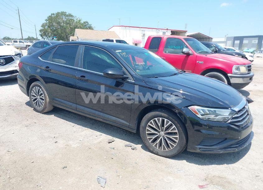 2019 Volkswagen Jetta 1.4T R-LINE/1.4T S/1.4T SE (VIN 3VWC57BU8KM045112) main photo