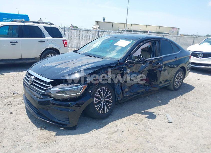 Photo 2 of 2019 Volkswagen Jetta 1.4T R-LINE/1.4T S/1.4T SE (VIN 3VWC57BU8KM045112)