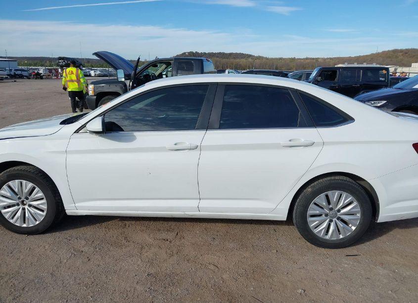 Photo 15 of 2019 Volkswagen Jetta 1.4T R-LINE/1.4T S/1.4T SE (VIN 3VWC57BU8KM063898)