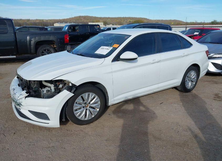 Photo 2 of 2019 Volkswagen Jetta 1.4T R-LINE/1.4T S/1.4T SE (VIN 3VWC57BU8KM063898)