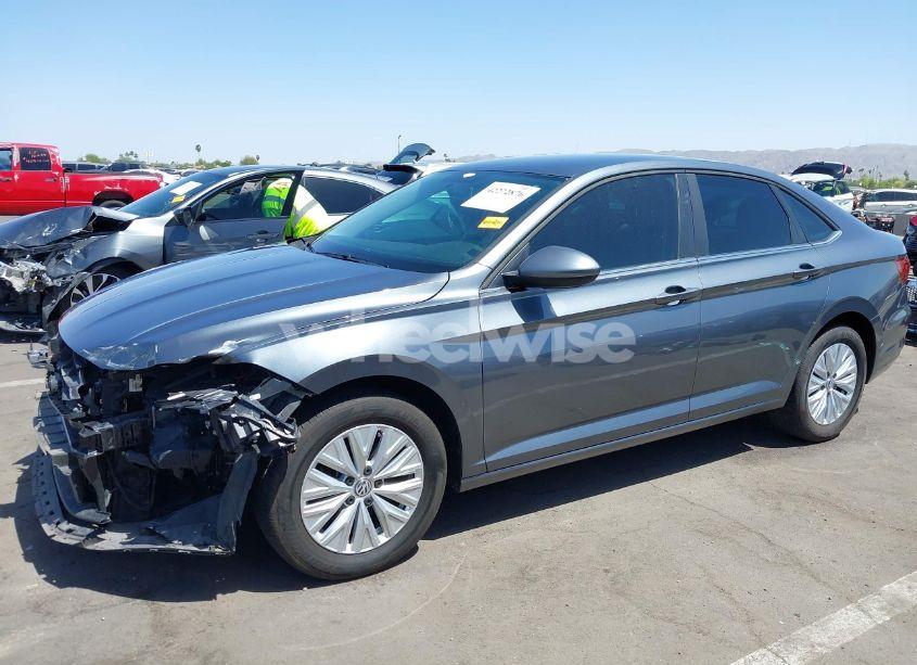 Photo 2 of 2019 Volkswagen Jetta 1.4T R-LINE/1.4T S/1.4T SE (VIN 3VWC57BU8KM078627)