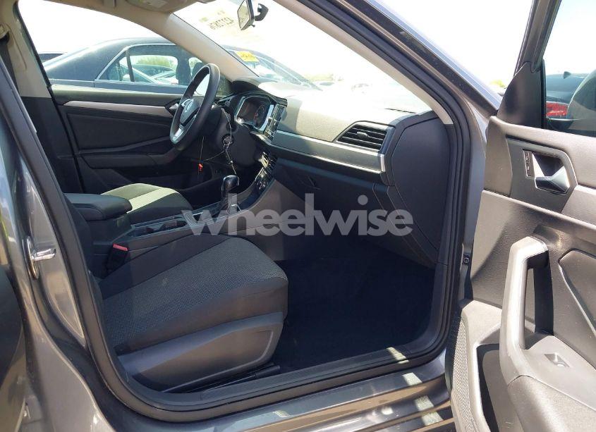 Photo 5 of 2019 Volkswagen Jetta 1.4T R-LINE/1.4T S/1.4T SE (VIN 3VWC57BU8KM078627)