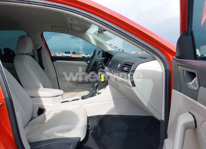 Photo 5 of 2019 Volkswagen Jetta 1.4T R-LINE/1.4T S/1.4T SE (VIN 3VWC57BU8KM104708)