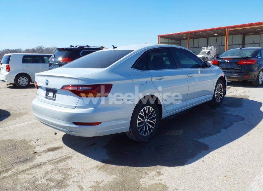 Photo 4 of 2019 Volkswagen Jetta 1.4T R-LINE/1.4T S/1.4T SE (VIN 3VWC57BU8KM139474)