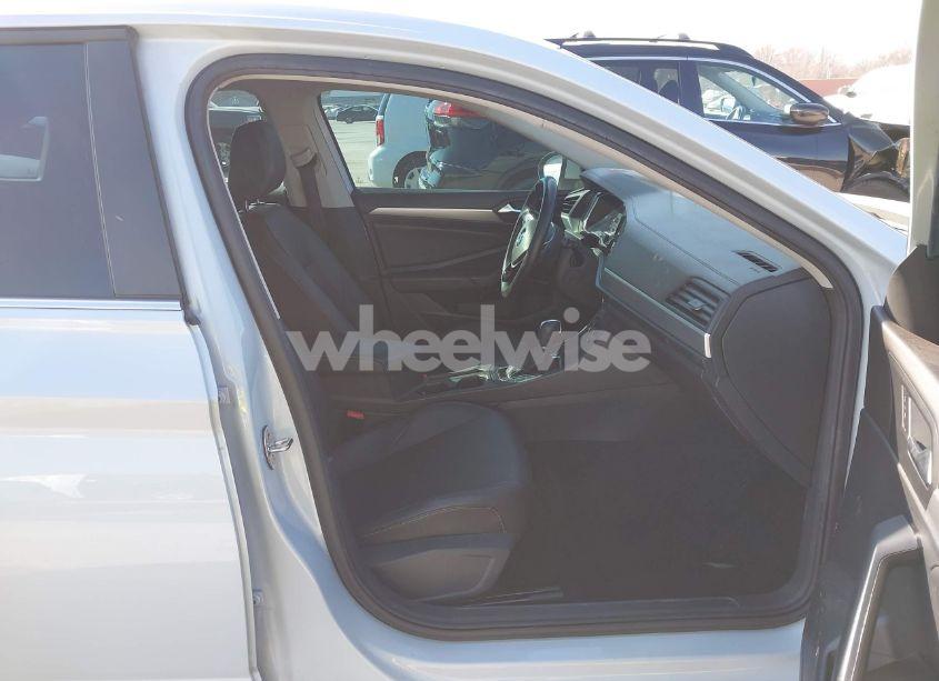 Photo 5 of 2019 Volkswagen Jetta 1.4T R-LINE/1.4T S/1.4T SE (VIN 3VWC57BU8KM139474)