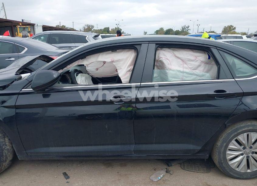 Photo 15 of 2019 Volkswagen Jetta 1.4T R-LINE/1.4T S/1.4T SE (VIN 3VWC57BU8KM140589)