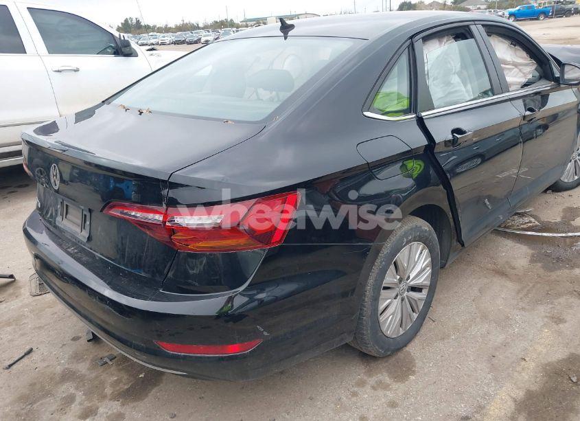 Photo 4 of 2019 Volkswagen Jetta 1.4T R-LINE/1.4T S/1.4T SE (VIN 3VWC57BU8KM140589)