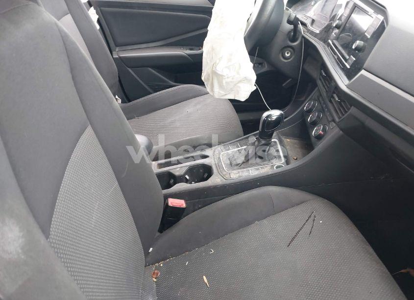 Photo 5 of 2019 Volkswagen Jetta 1.4T R-LINE/1.4T S/1.4T SE (VIN 3VWC57BU8KM140589)