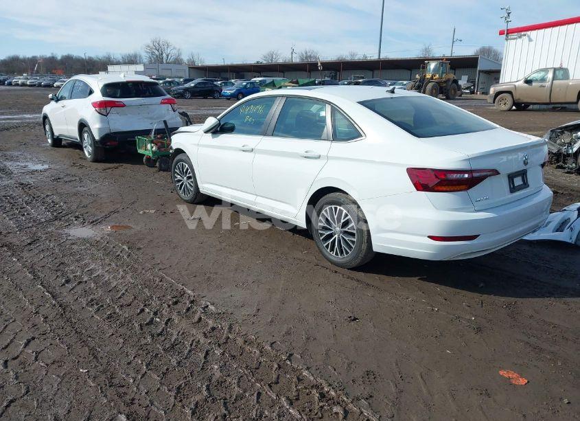 Photo 3 of 2019 Volkswagen Jetta 1.4T R-LINE/1.4T S/1.4T SE (VIN 3VWC57BU8KM148658)