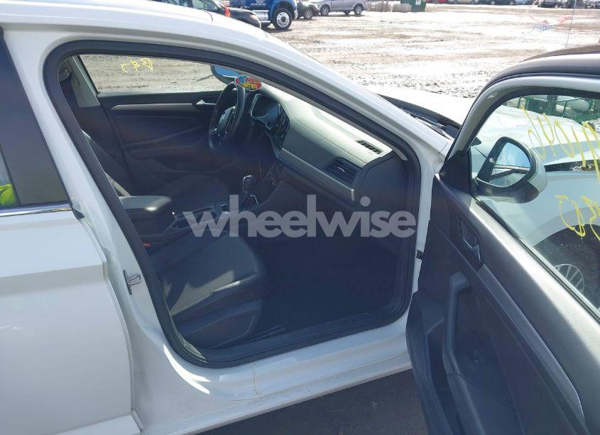 Photo 5 of 2019 Volkswagen Jetta 1.4T R-LINE/1.4T S/1.4T SE (VIN 3VWC57BU8KM148658)