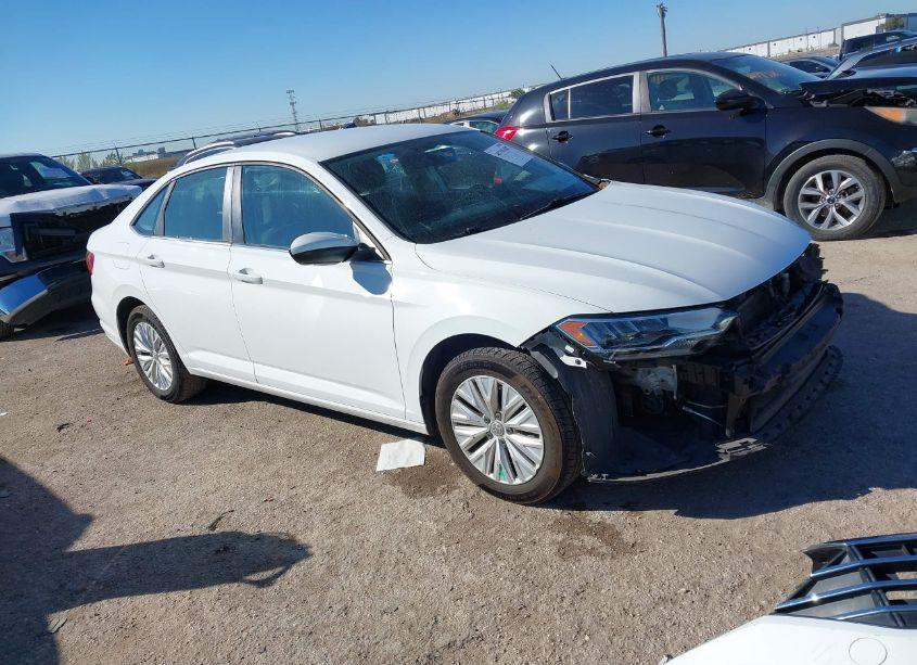 2019 Volkswagen Jetta 1.4T R-LINE/1.4T S/1.4T SE (VIN 3VWC57BU8KM156968) main photo