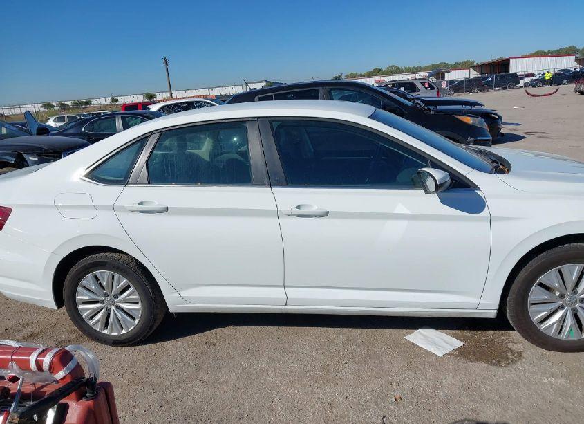 Photo 13 of 2019 Volkswagen Jetta 1.4T R-LINE/1.4T S/1.4T SE (VIN 3VWC57BU8KM156968)