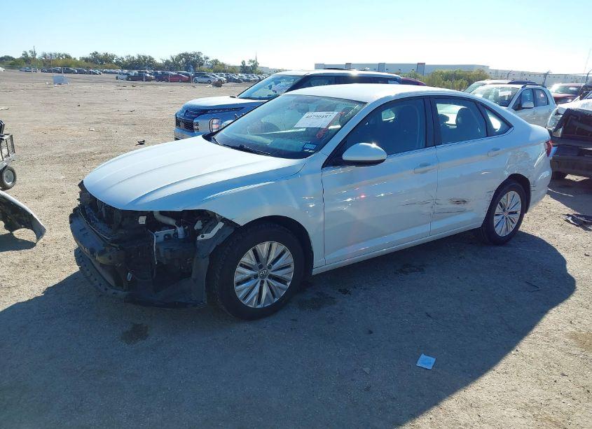 Photo 2 of 2019 Volkswagen Jetta 1.4T R-LINE/1.4T S/1.4T SE (VIN 3VWC57BU8KM156968)