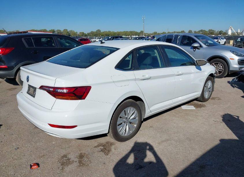 Photo 4 of 2019 Volkswagen Jetta 1.4T R-LINE/1.4T S/1.4T SE (VIN 3VWC57BU8KM156968)