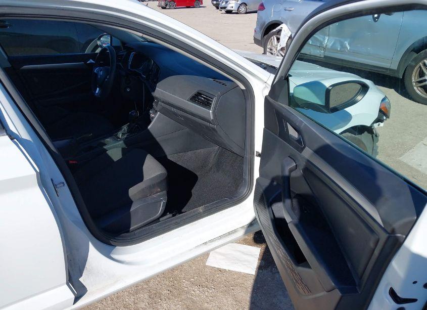 Photo 5 of 2019 Volkswagen Jetta 1.4T R-LINE/1.4T S/1.4T SE (VIN 3VWC57BU8KM156968)