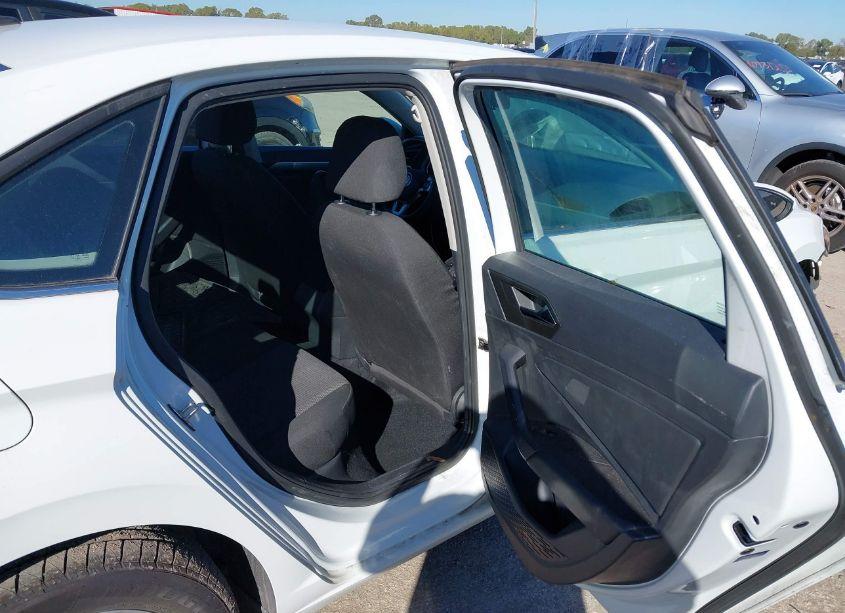 Photo 8 of 2019 Volkswagen Jetta 1.4T R-LINE/1.4T S/1.4T SE (VIN 3VWC57BU8KM156968)